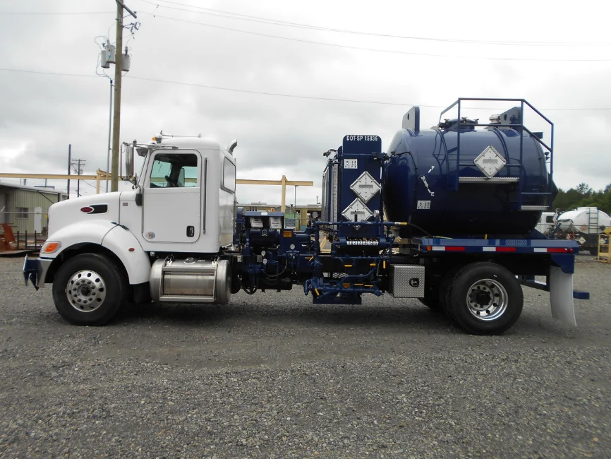 Mobile chemical injection unit and sampling equipment